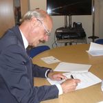 Graham Knowles signing Agreement to Lease 5 8 15 1 (00000002)